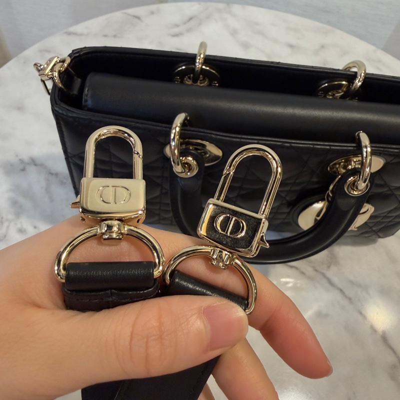 Dior 黑羊皮淡金釦Lady DJOY中型手提斜背包-21