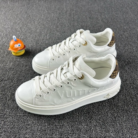 Louis Vuitton路易威登白色浮雕板鞋 尺碼37 整體成色不錯