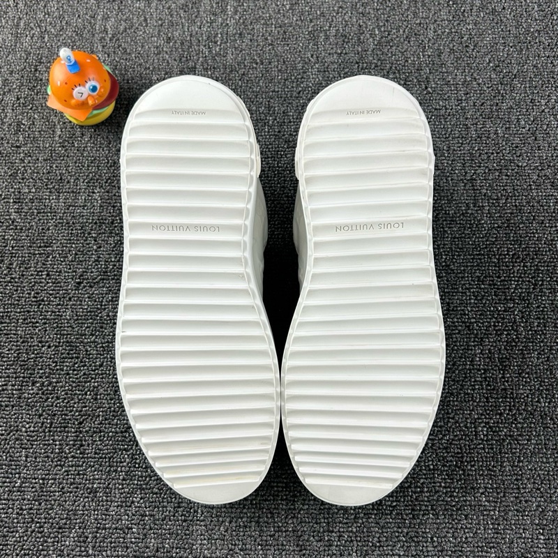 Louis Vuitton路易威登白色浮雕板鞋 尺碼37 整體成色不錯-5