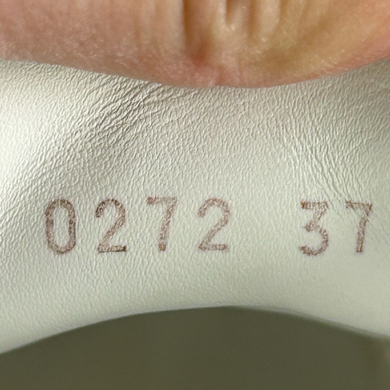 Louis Vuitton路易威登白色浮雕板鞋 尺碼37 整體成色不錯-6