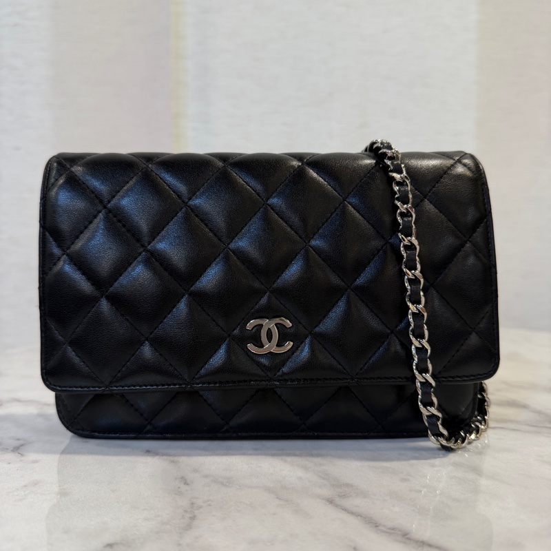 Chanel 黑羊皮銀釦斜背WOC-0