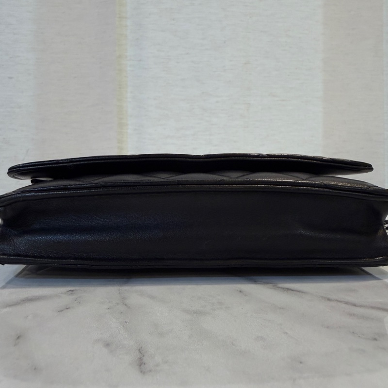 Chanel 黑羊皮銀釦斜背WOC-2