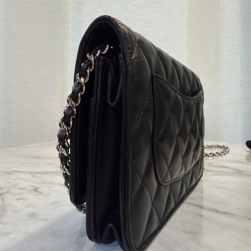 Chanel 黑羊皮銀釦斜背WOC-6