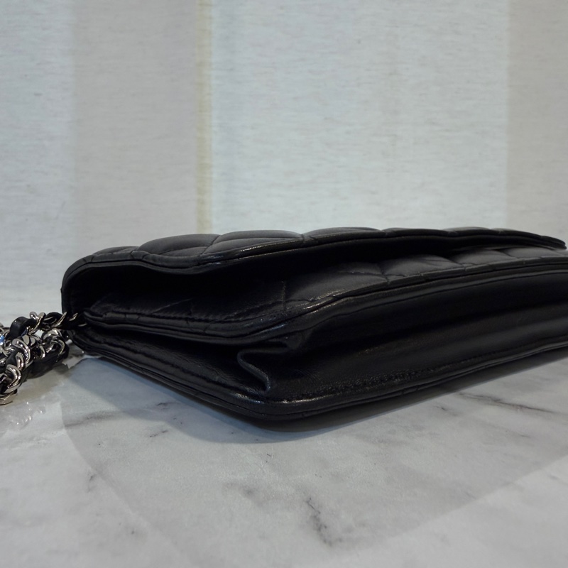 Chanel 黑羊皮銀釦斜背WOC-7