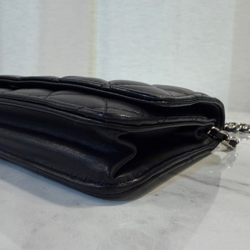 Chanel 黑羊皮銀釦斜背WOC-8