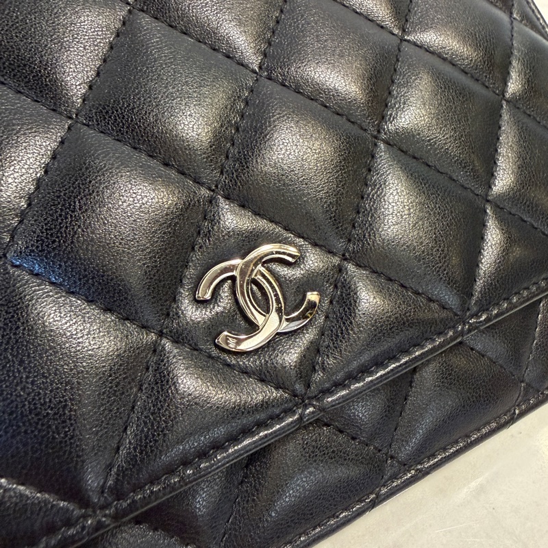 Chanel 黑羊皮銀釦斜背WOC-9