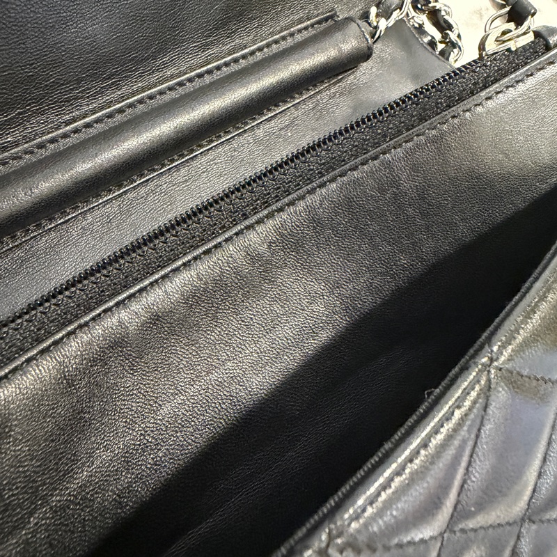 Chanel 黑羊皮銀釦斜背WOC-10
