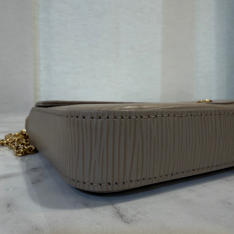 LV 藕色Epi牛皮金釦三合一鍊包M81877-5