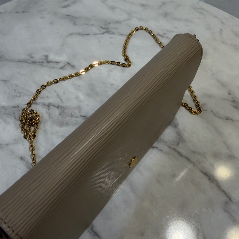 LV 藕色Epi牛皮金釦三合一鍊包M81877-9