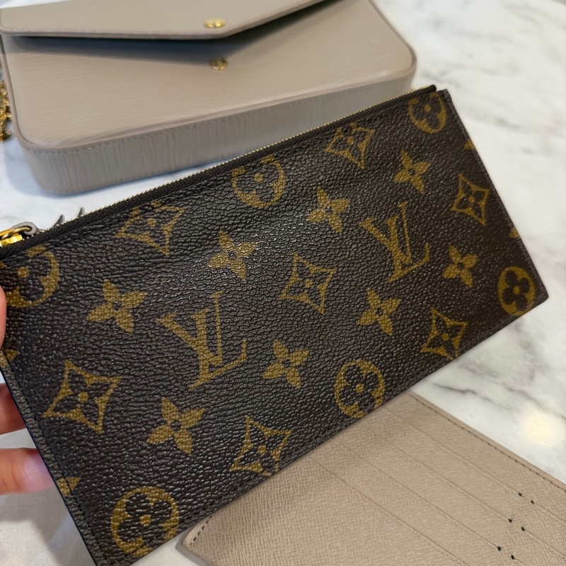 LV 藕色Epi牛皮金釦三合一鍊包M81877-13