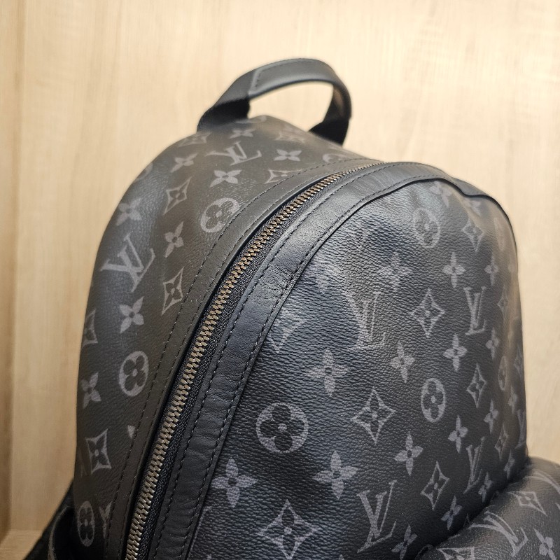 [超好裝現金🤣] LV黑灰老花Discovery銀釦後背包-4