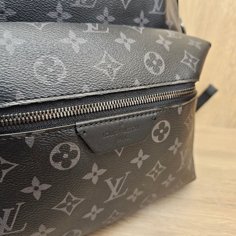 [超好裝現金🤣] LV黑灰老花Discovery銀釦後背包-6