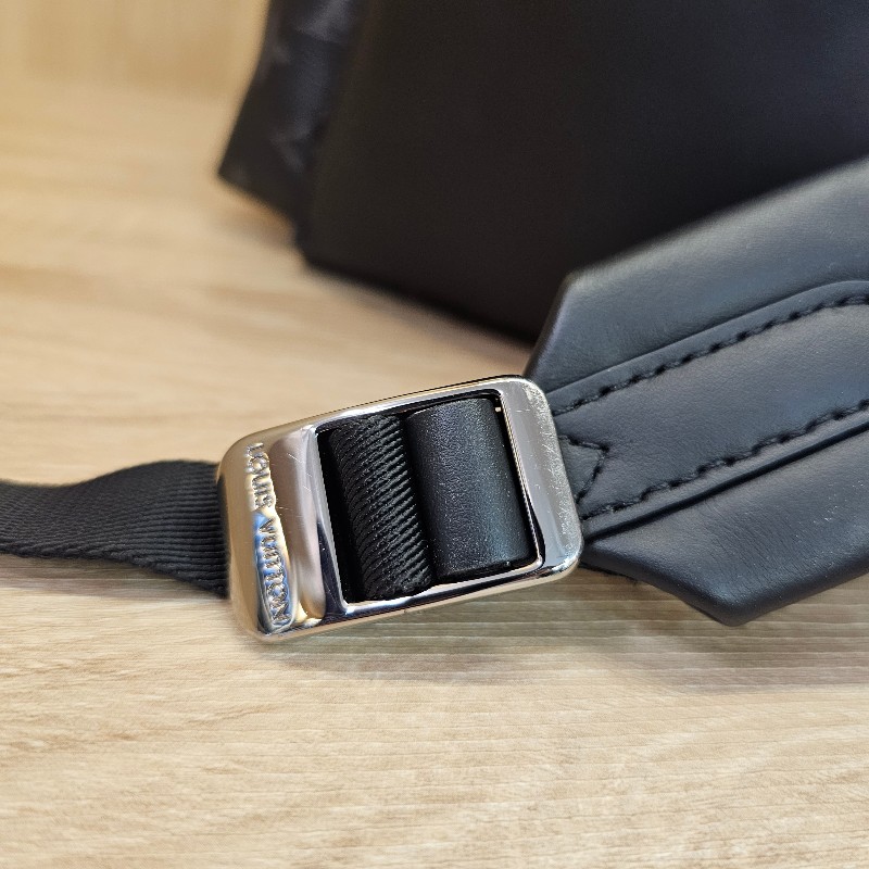 [超好裝現金🤣] LV黑灰老花Discovery銀釦後背包-11