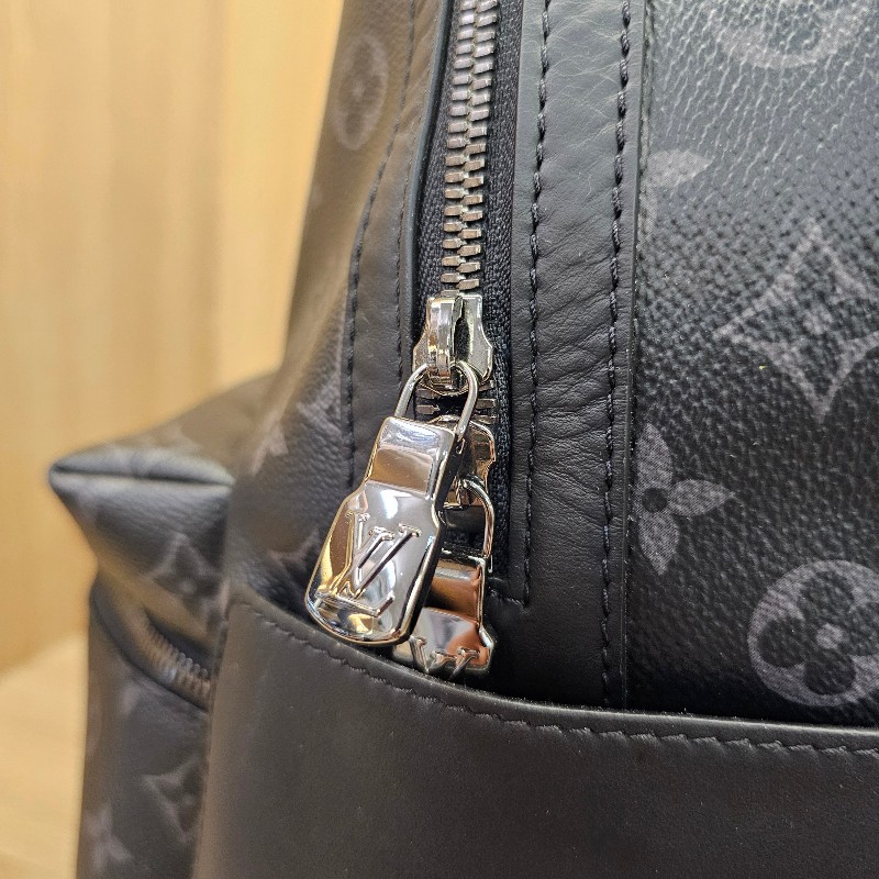 [超好裝現金🤣] LV黑灰老花Discovery銀釦後背包-12