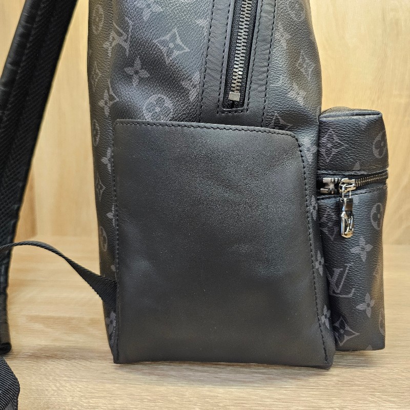 [超好裝現金🤣] LV黑灰老花Discovery銀釦後背包-18