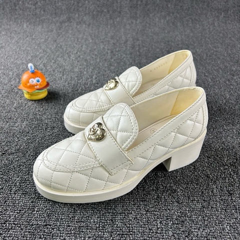 Chanel香奈兒愛心扣樂福鞋 尺碼35 整體成色不錯