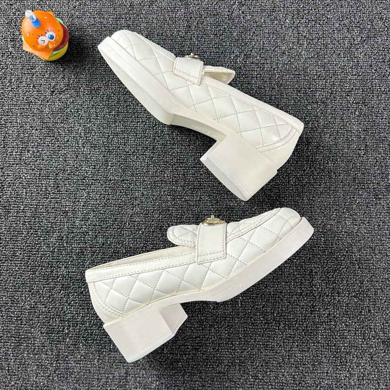 Chanel香奈兒愛心扣樂福鞋 尺碼35 整體成色不錯-3