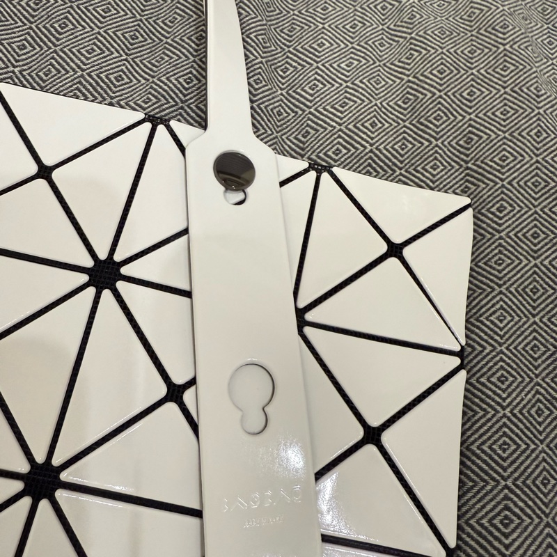 BAOBAO三宅一生經典白色6x6-4