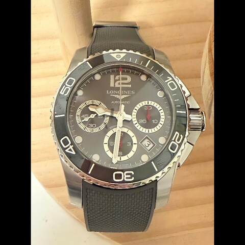 型號：L37834766 新舊：98% 價格：39800誠可小議 購入日期：2022年6月28日 物品所在地：高雄  錶徑：41mm 防水：300m 動力儲存：60小時（3日鍊） 鏡面：雙面多層防眩光藍寶石水晶鏡面 機芯：L688自動上鍊機芯 物件總評：香港公司貨，保卡全，購買證明全⋯原廠橡膠錶帶，鋼錶節有少，鋼錶節幾乎全新⋯已反映在售價⋯