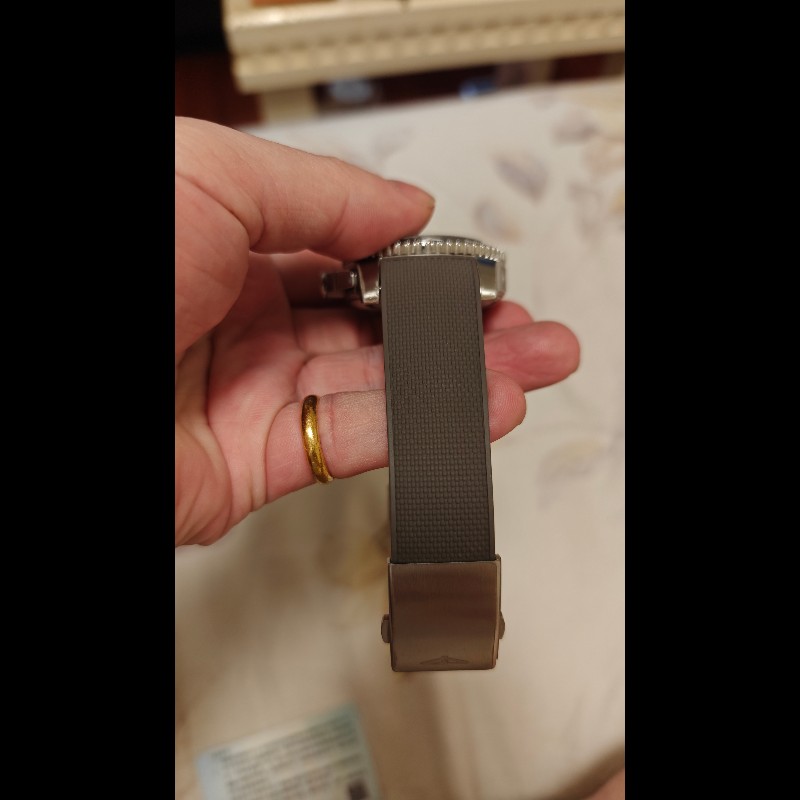 型號：L37834766 新舊：98% 價格：47800 購入日期：2022年6月28日 物品所在地：高雄  錶徑：41mm 防水：300m 動力儲存：60小時（3日鍊） 鏡面：雙面多層防眩光藍寶石水晶鏡面 機芯：L688自動上鍊機芯 物件總評：香港公司貨，保卡全，購買證明全⋯原廠橡膠錶帶，鋼錶節有少，鋼錶節幾乎全新⋯已反映在售價⋯-7