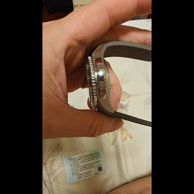 型號：L37834766 新舊：98% 價格：47800 購入日期：2022年6月28日 物品所在地：高雄  錶徑：41mm 防水：300m 動力儲存：60小時（3日鍊） 鏡面：雙面多層防眩光藍寶石水晶鏡面 機芯：L688自動上鍊機芯 物件總評：香港公司貨，保卡全，購買證明全⋯原廠橡膠錶帶，鋼錶節有少，鋼錶節幾乎全新⋯已反映在售價⋯-9