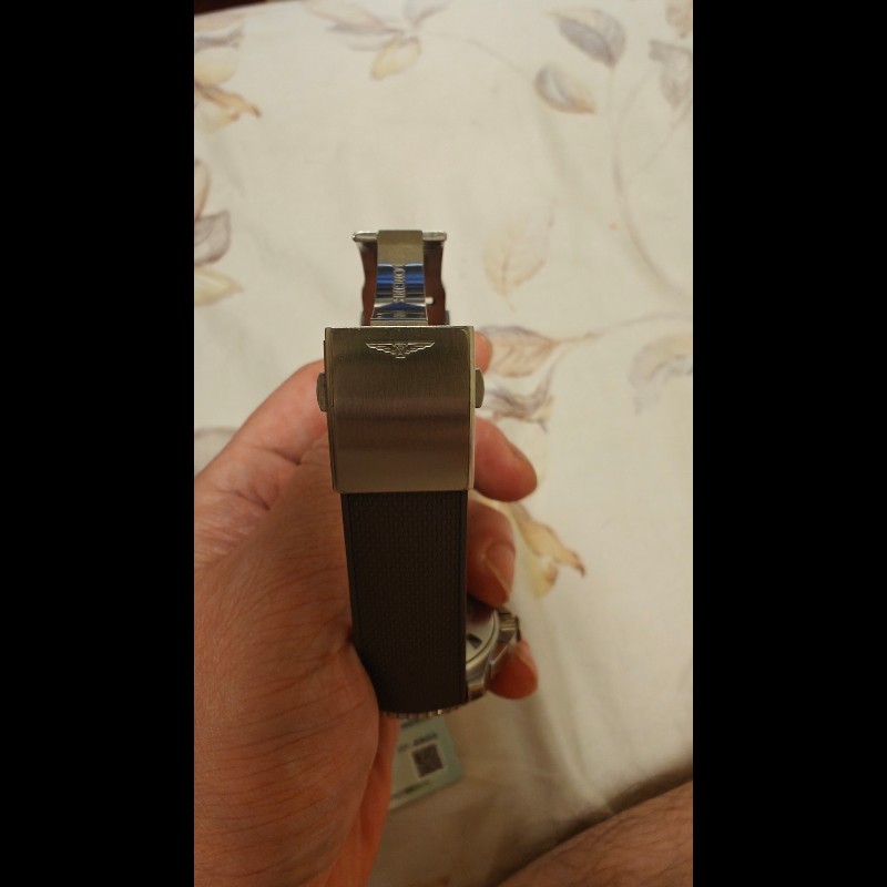 型號：L37834766 新舊：98% 價格：47800 購入日期：2022年6月28日 物品所在地：高雄  錶徑：41mm 防水：300m 動力儲存：60小時（3日鍊） 鏡面：雙面多層防眩光藍寶石水晶鏡面 機芯：L688自動上鍊機芯 物件總評：香港公司貨，保卡全，購買證明全⋯原廠橡膠錶帶，鋼錶節有少，鋼錶節幾乎全新⋯已反映在售價⋯-10