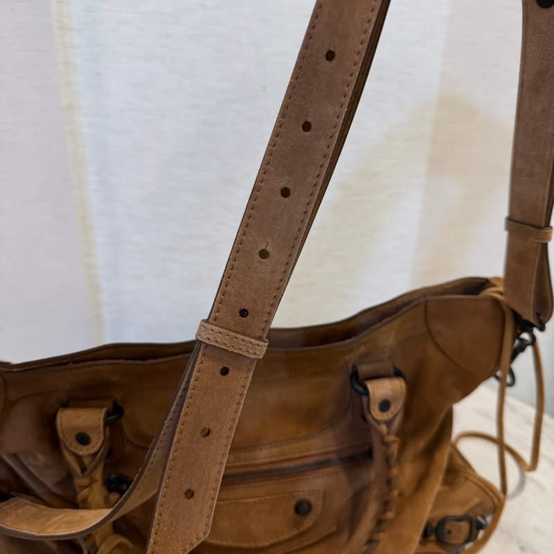 Balenciaga 駝色麂皮霧黑釦中號手提斜背機車包-12