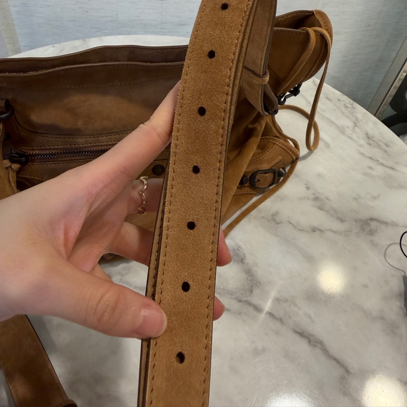 Balenciaga 駝色麂皮霧黑釦中號手提斜背機車包-13