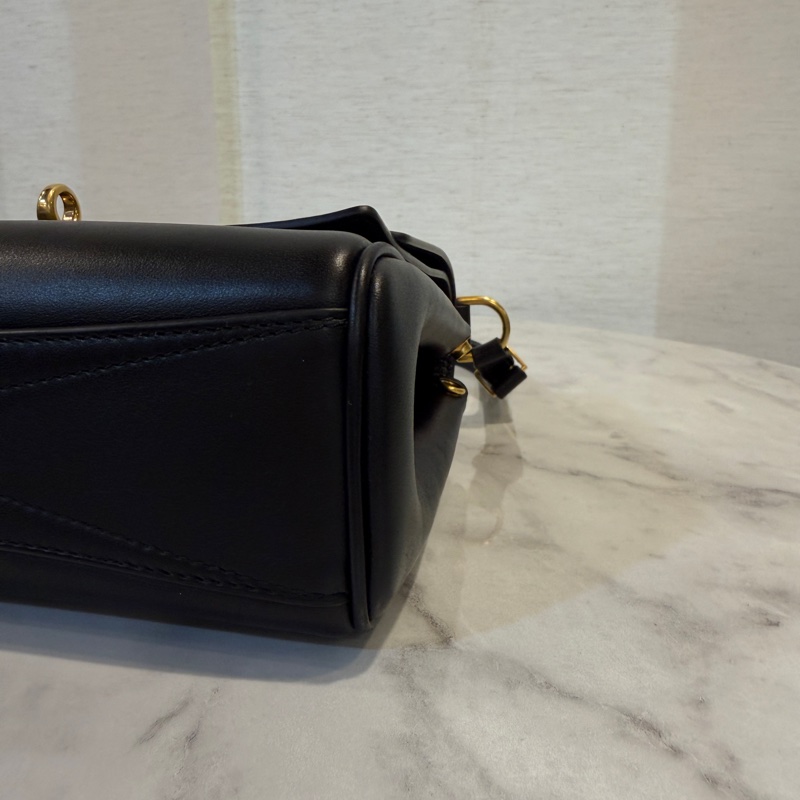 Balenciaga 黑牛皮霧金釦Bel Air XS肩斜背包-9