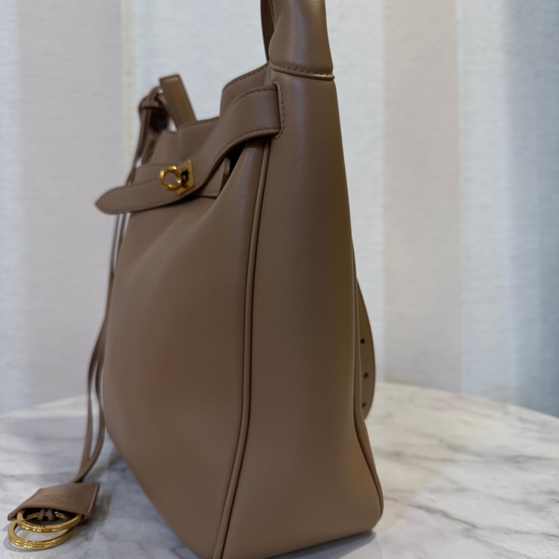 Balenciaga 奶茶色牛皮霧金釦直立式斜背包-1