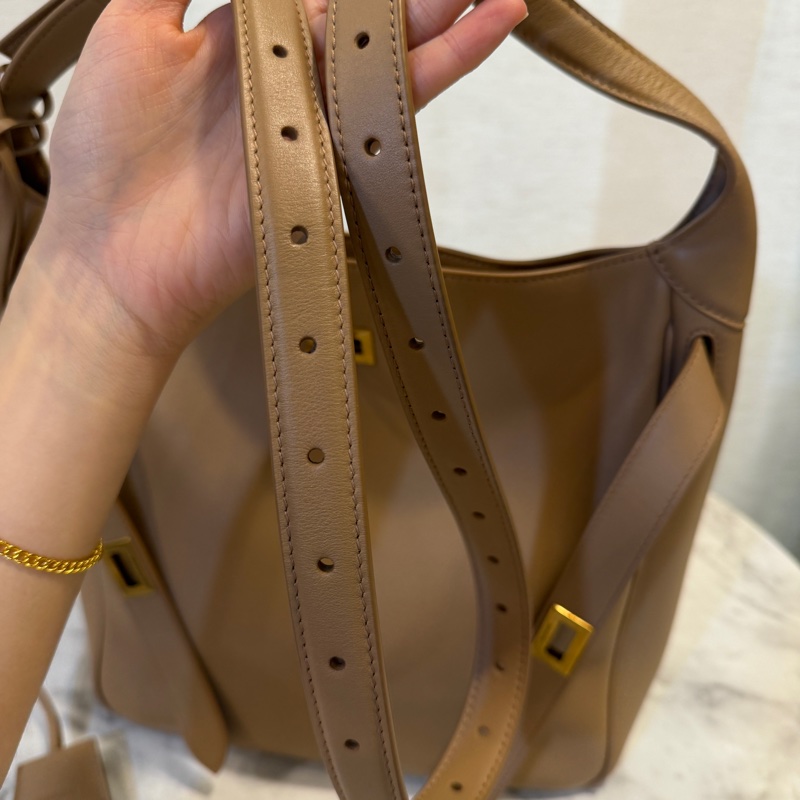 Balenciaga 奶茶色牛皮霧金釦直立式斜背包-9