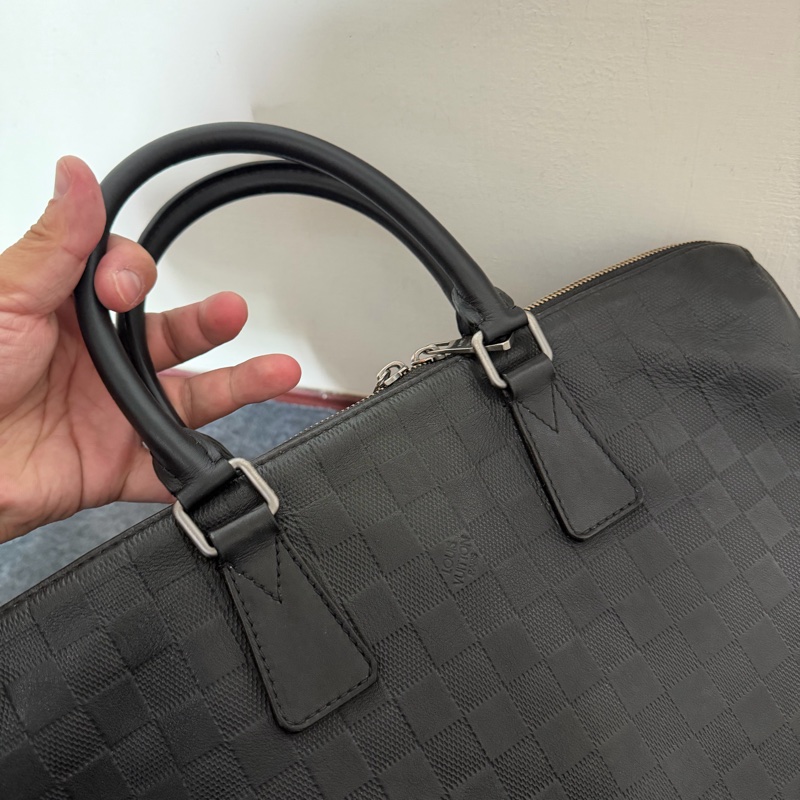 Lv 棋盤格壓紋公事包-4