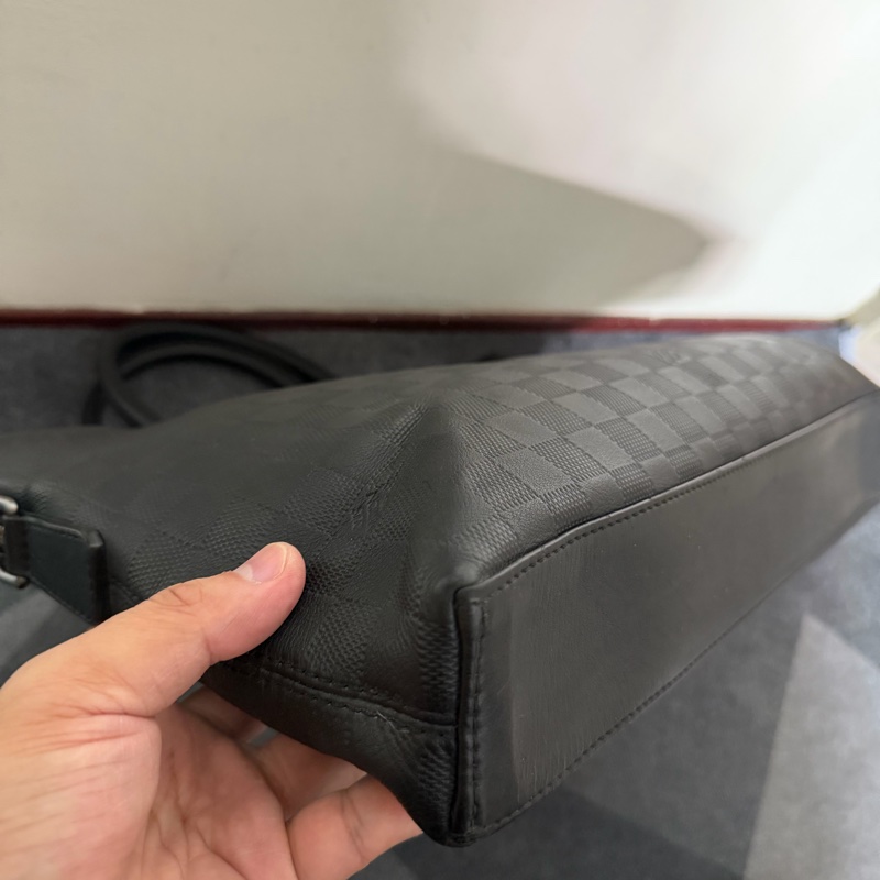 Lv 棋盤格壓紋公事包-6