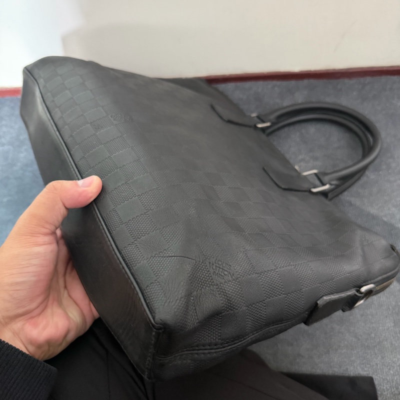 Lv 棋盤格壓紋公事包-7