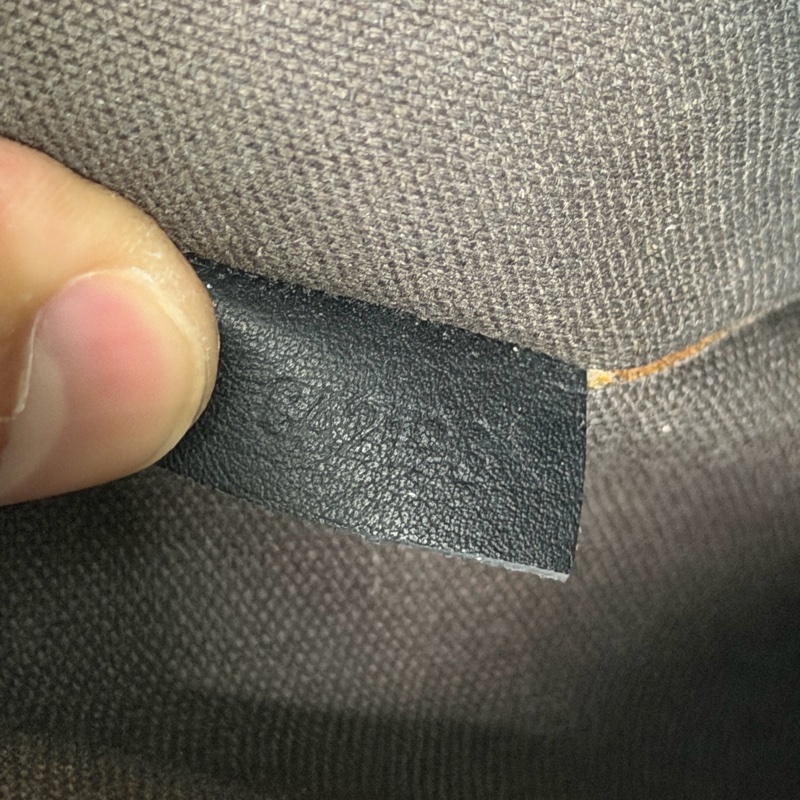 Lv 棋盤格壓紋公事包-14