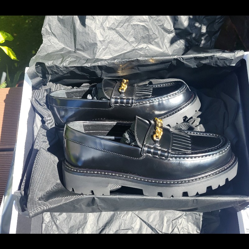 【99新一口價】 Celine Margaret 黑色皮革女款樂福鞋 36碼-1