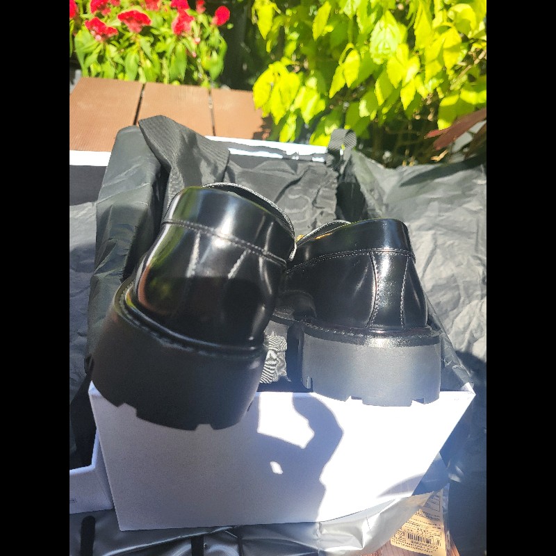 【99新一口價】 Celine Margaret 黑色皮革女款樂福鞋 36碼-7