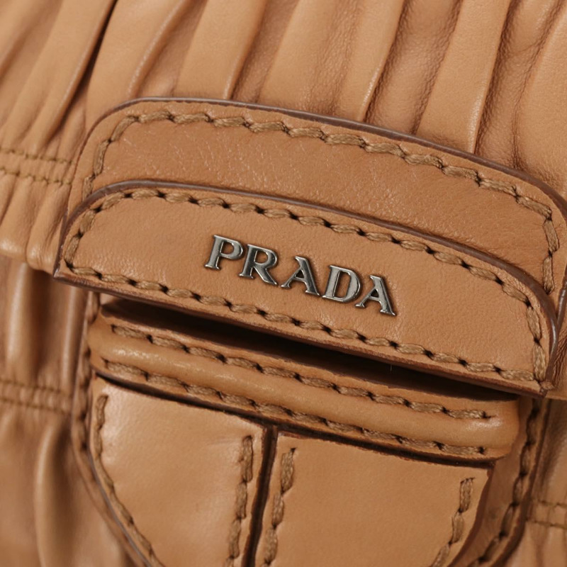 【日本直送】PRADA 褶皺鏈條單肩包 皮革 米色 銀色 B4553C 正品 yk19578V-20