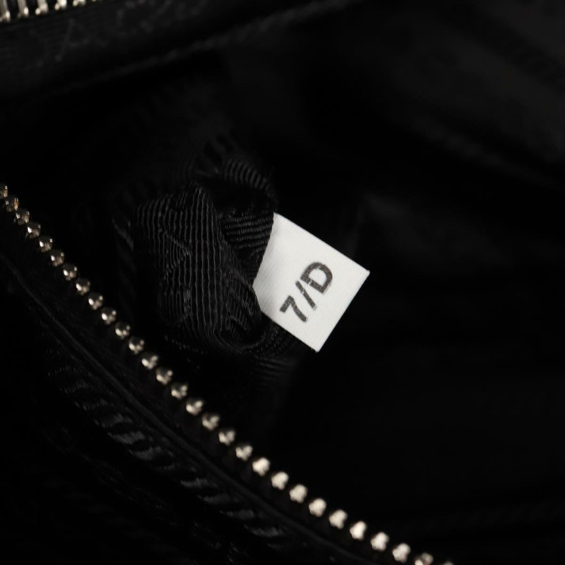 【日本直送】PRADA Signeau帆布肩背包，黑色/銀色，貨號1BC165，正品，編號yk19619M-10