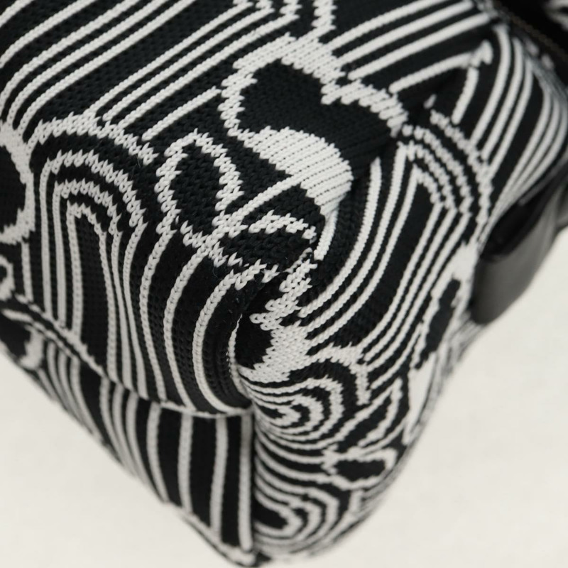 【日本直送】PRADA Signeau帆布肩背包，黑色/銀色，貨號1BC165，正品，編號yk19619M-15