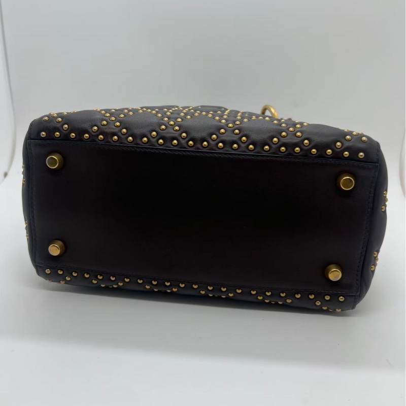 Christian Dior柔韌的Lady Dior包Cannage鉚釘戴妃包-2