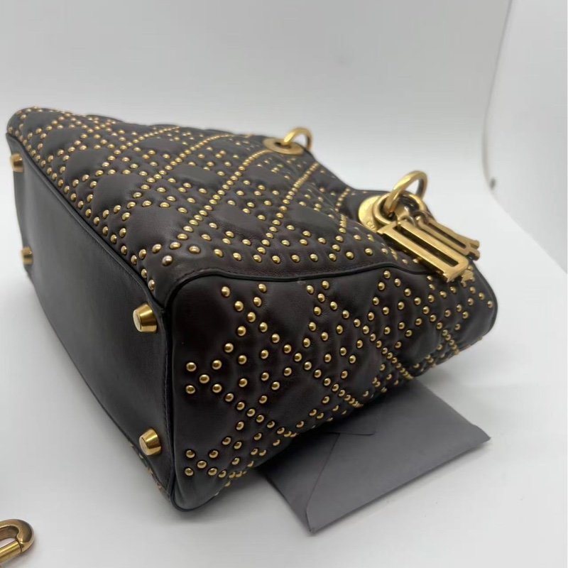 Christian Dior柔韌的Lady Dior包Cannage鉚釘戴妃包-8