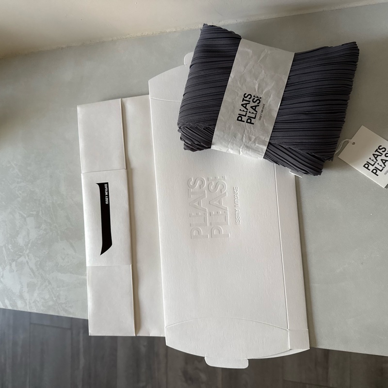 三宅一生PLEATS PLEASE灰色絲巾-4