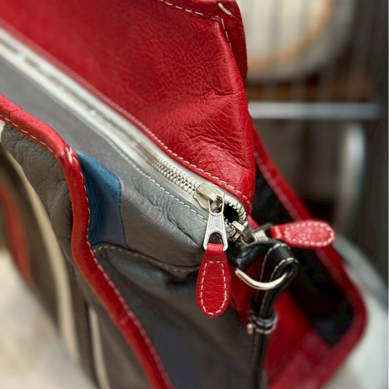 BALENCIAGA拼色 Bazar 系列肩背斜背包-6