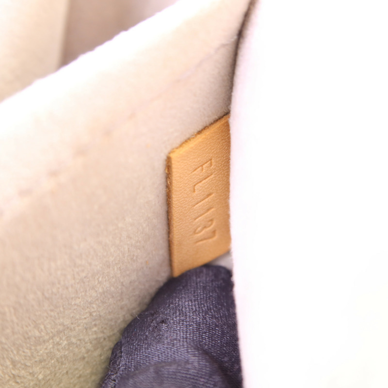 LOUIS VUITTON Epi Twist MM銀扣肩背袋-9