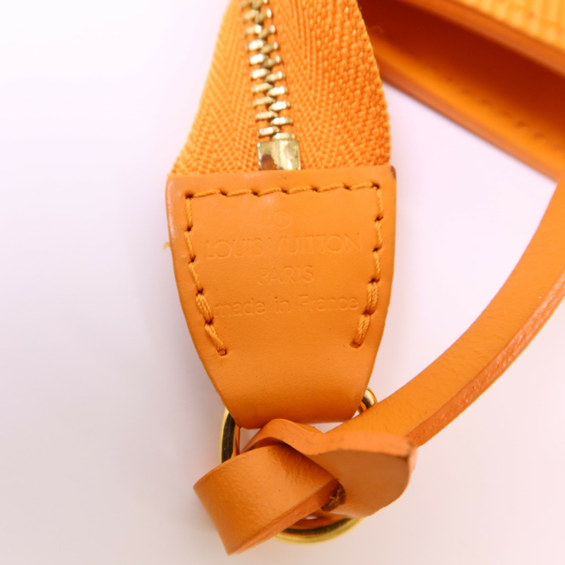 LOUIS VUITTON Epi Pochette Accessoires金扣肩背袋-6