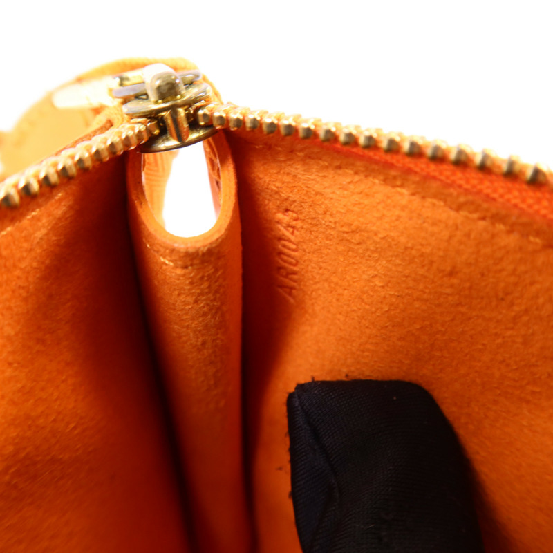 LOUIS VUITTON Epi Pochette Accessoires金扣肩背袋-7