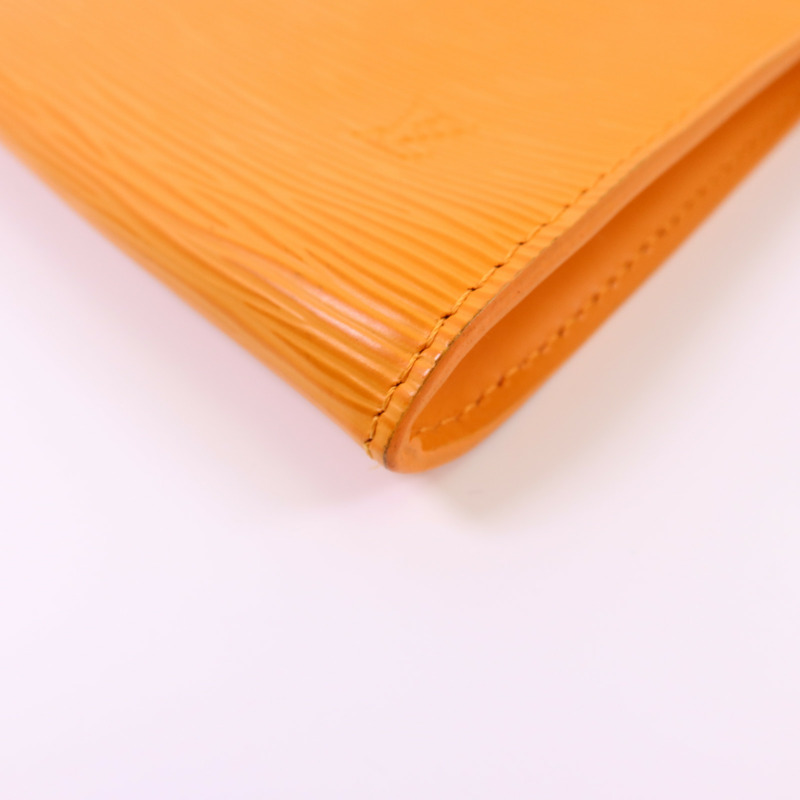 LOUIS VUITTON Epi Pochette Accessoires金扣肩背袋-12