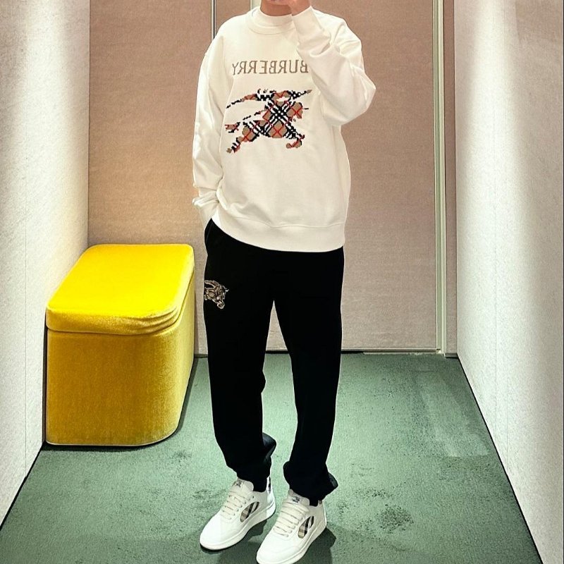 💎Han's house精品服飾💎 Burberry 刺繡 格紋 戰馬 衛衣 長袖-1