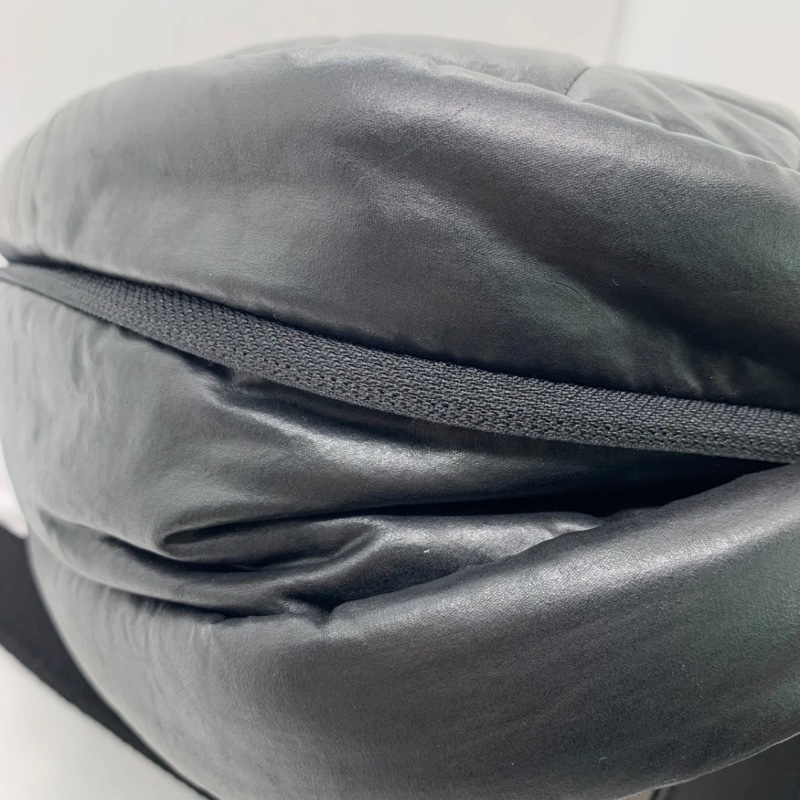 正品香奈兒 (CHANEL) 羊羔絨 Coco Cocoon 斜挎包/單肩包/尼龍包-17